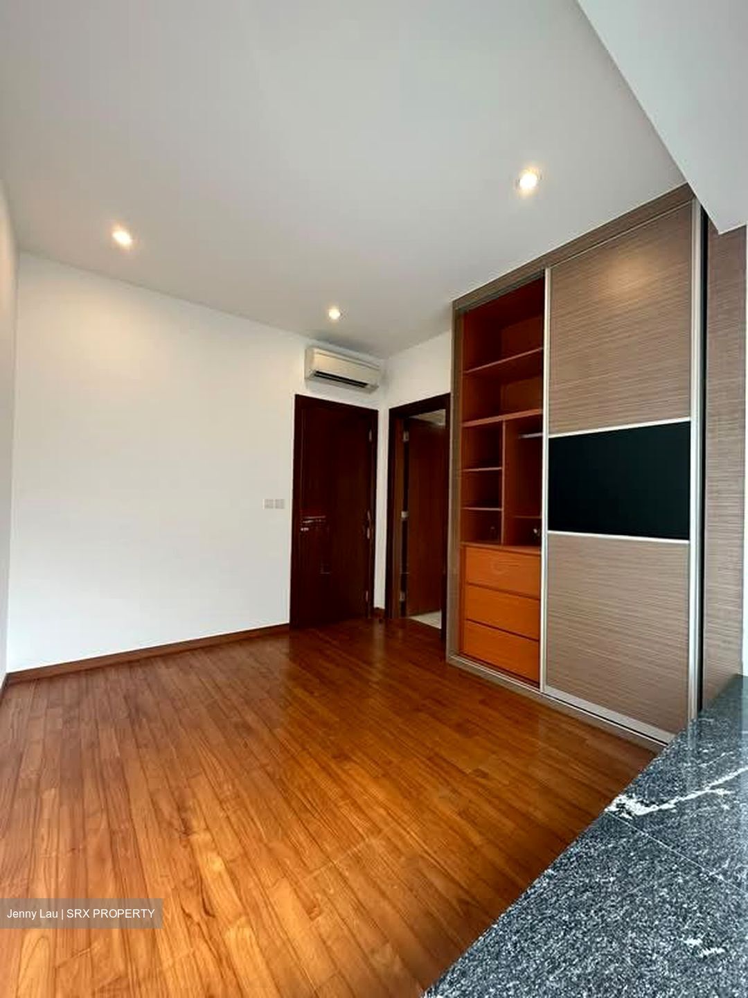 Holland Link (D10), Terrace #577696181